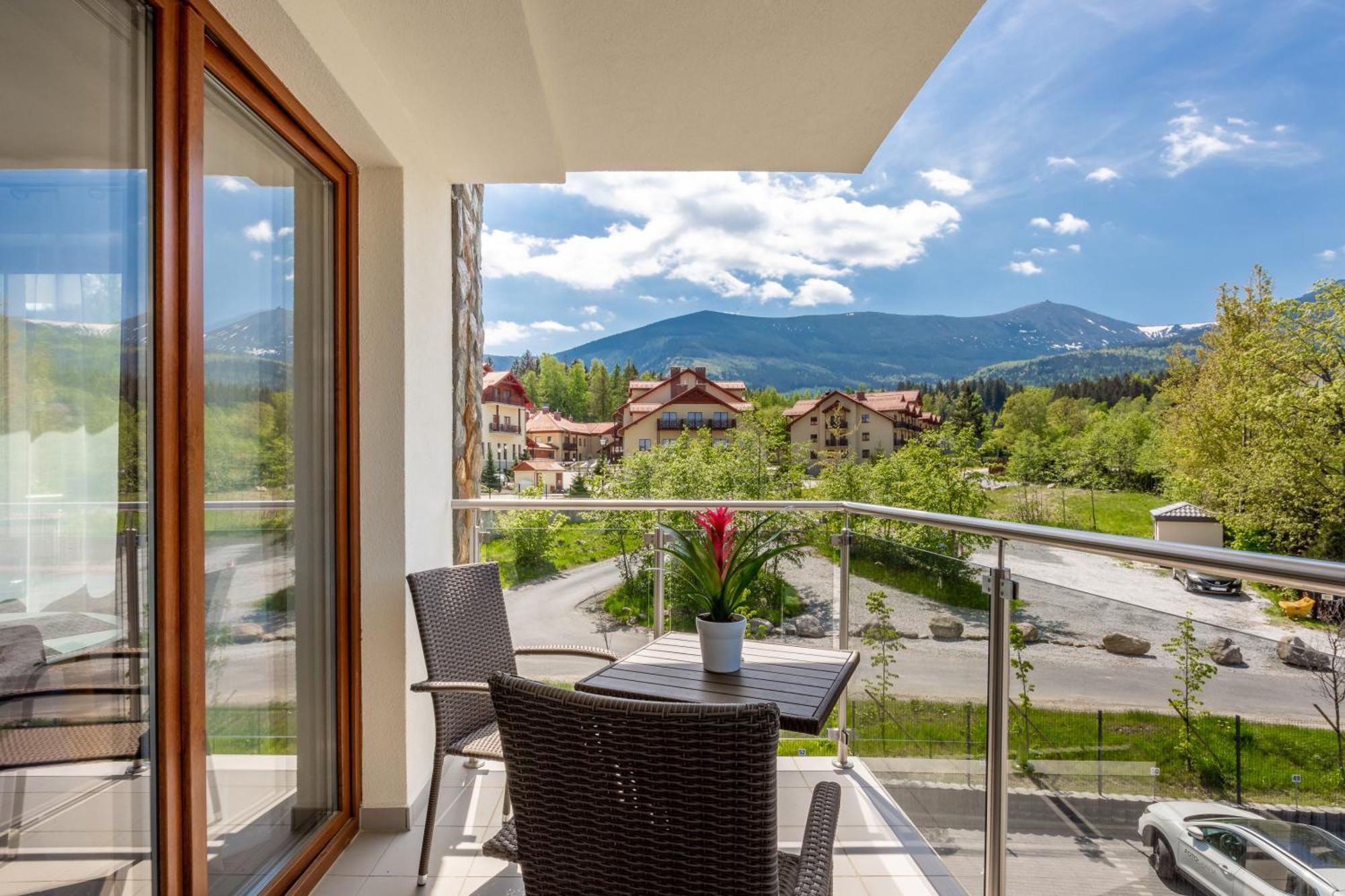 Apartamenty Bluesky: Mountain View Retreat in Karpacz Room photo